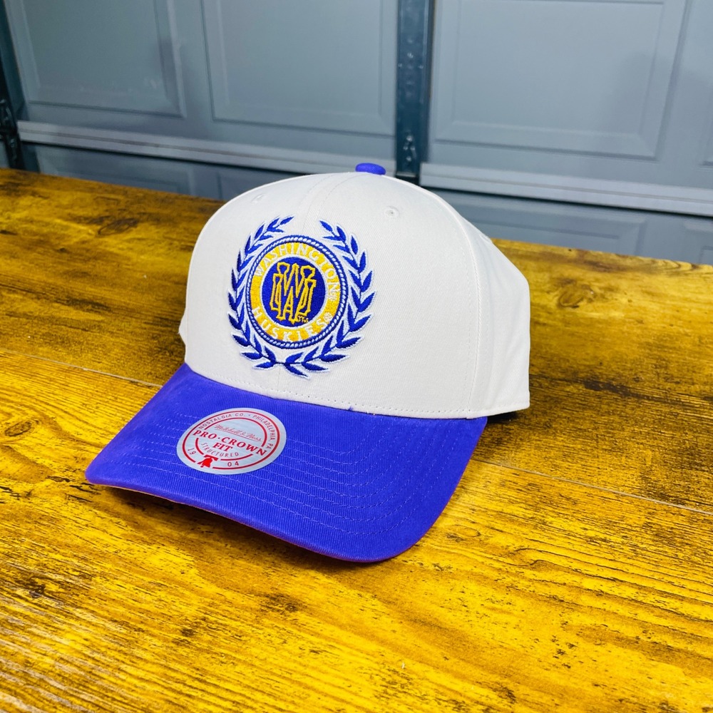 Washington Huskies Mitchell & Ness Hat Mens OSFM White Purple Snapback NEW